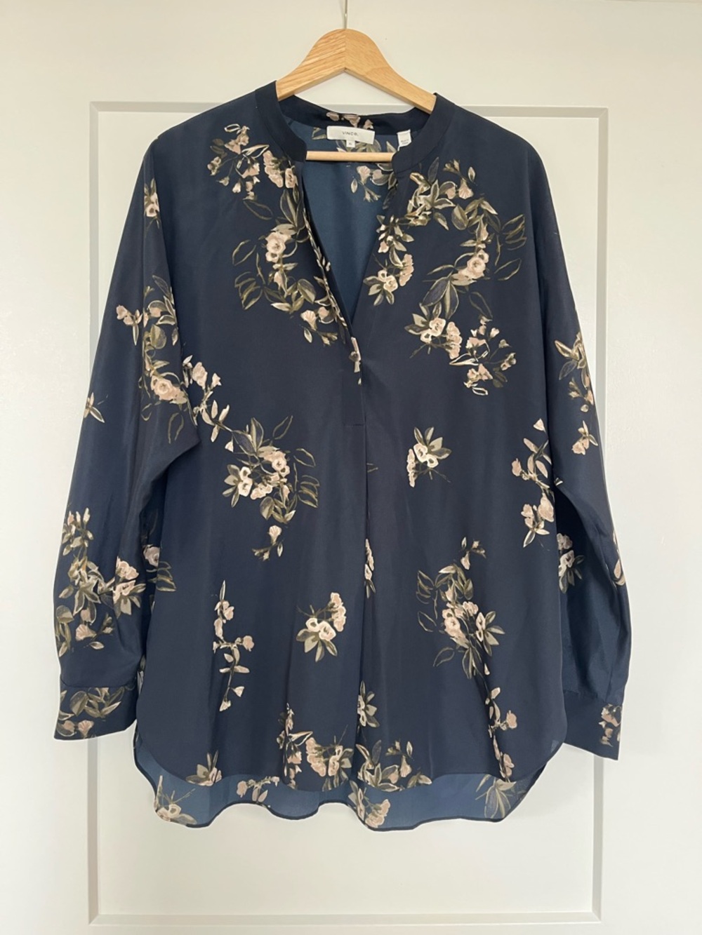 Vince Floral Silk like Blouse XL NWT Blue Long Sleeve Minimalist Quiet Luxury